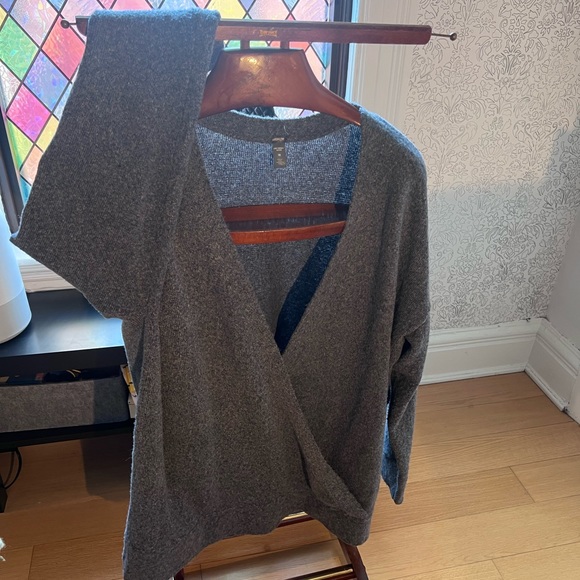 Soft & cozy wrap front sweater - Picture 3 of 6